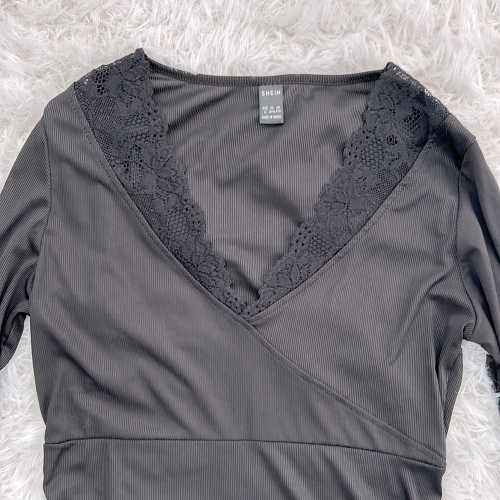 Black Ribbed SHEIN Crop Top - Picture 2 of 3